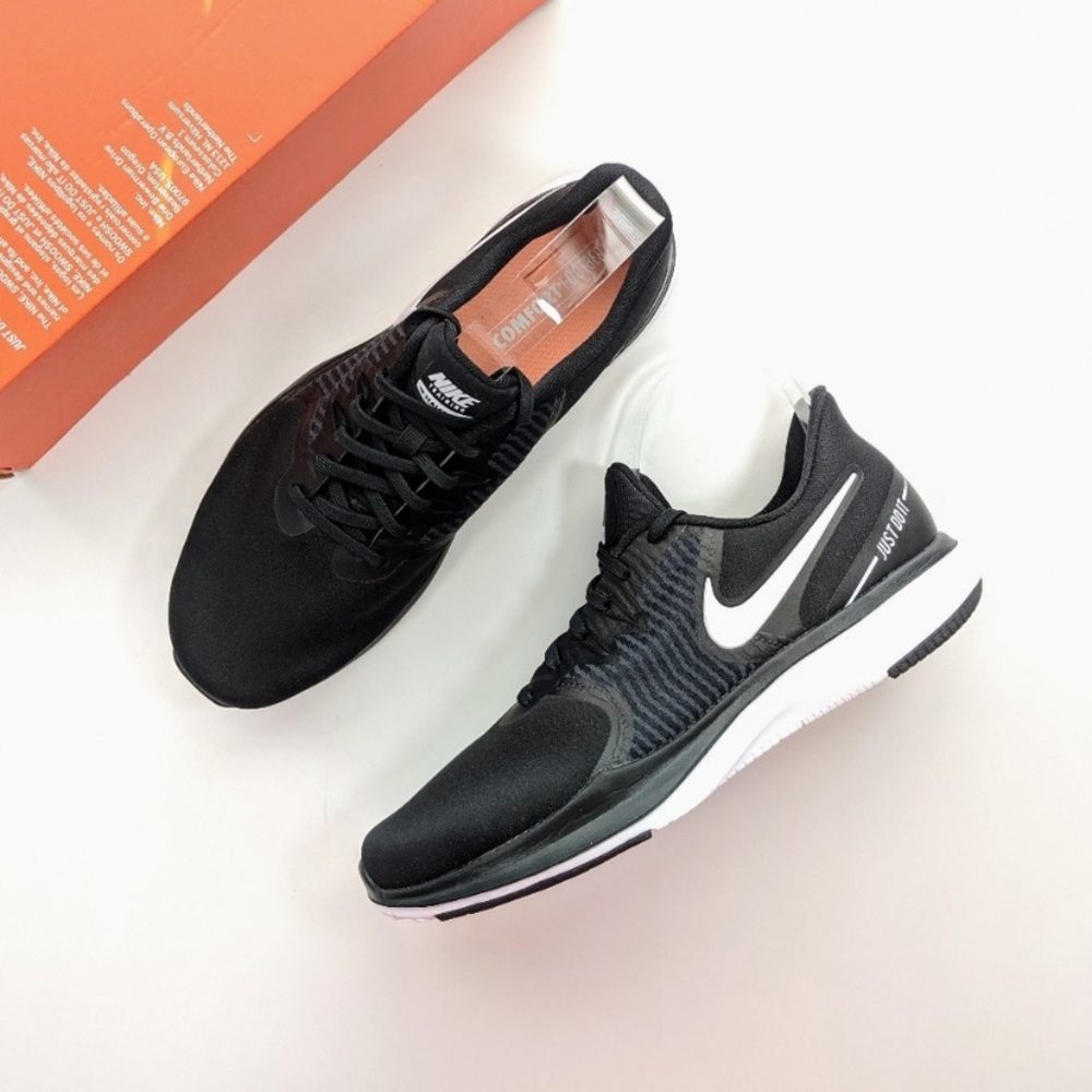 Nike in season TR 8 Black/White/Anthracite